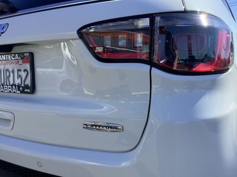 Used 2025 Jeep Compass Latitude w/ Convenience Group image 40