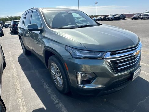 Used 2023 Chevrolet Traverse LT FWD image 2