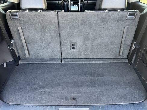 Used 2022 Toyota Highlander XLE image 18