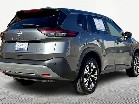 Used 2023 Nissan Rogue SV image 2
