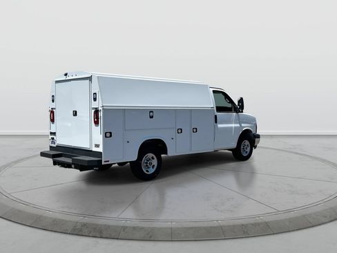 New 2025 GMC Savana 3500 w/ Power Convenience Package RWD image 8