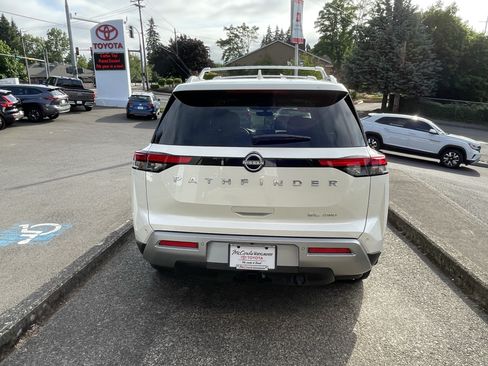 Used 2023 Nissan Pathfinder SL w/ SL Premium Package AWD/4WD image 6
