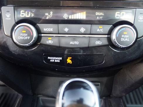 Used 2018 Nissan Rogue SL image 13