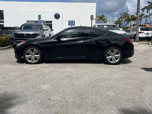 Used 2010 Hyundai Genesis 2.0T RWD image 2