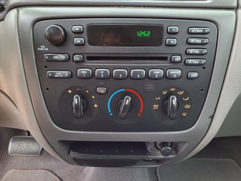 Used 2004 Ford Taurus SES image 4