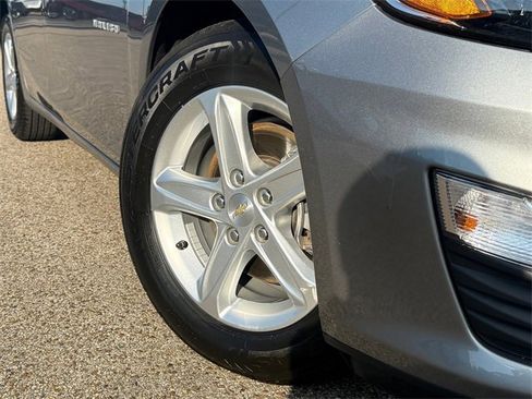 Used 2024 Chevrolet Malibu LT image 2