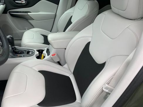 Used 2020 Jeep Cherokee Latitude Plus image 15