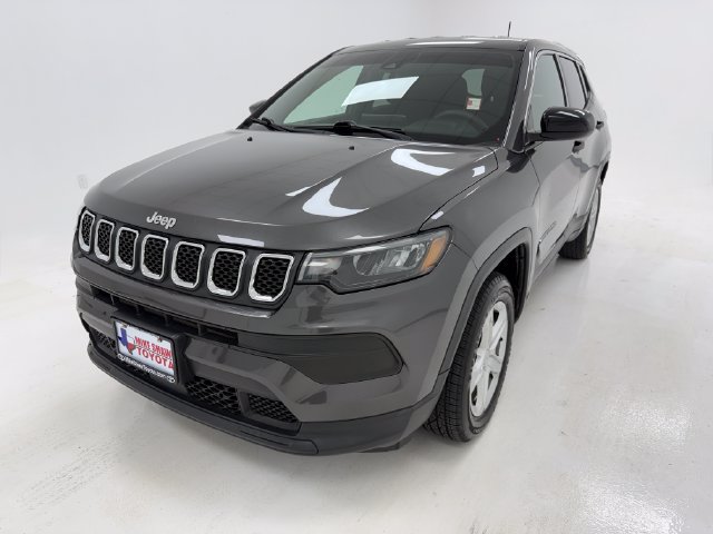 Used 2023 Jeep Compass Sport AWD/4WD image 4