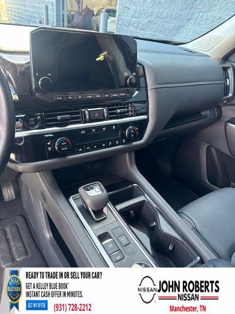 Certified 2025 Nissan Pathfinder Platinum w/ Black Appearance Package AWD/4WD image 10
