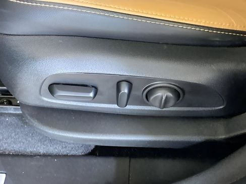 Used 2020 Chevrolet Equinox Premier w/ LPO, Floor Liner Package AWD/4WD image 29