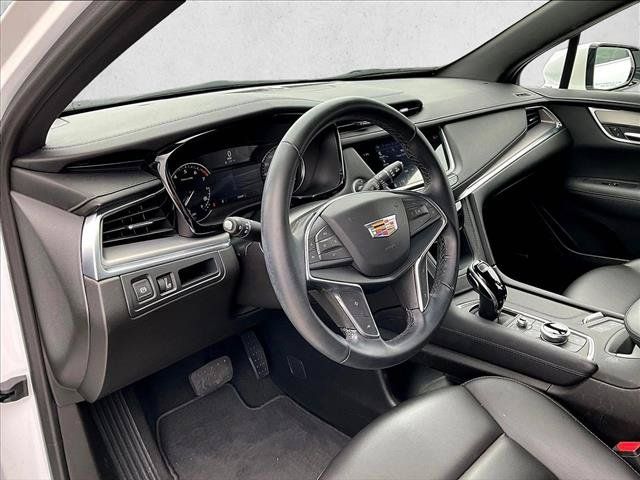 Used 2025 Cadillac XT5 Luxury FWD image 14