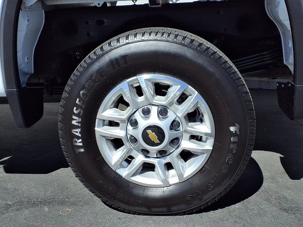 Used 2025 Chevrolet Silverado 2500 LT w/ Safety Package AWD/4WD image 4