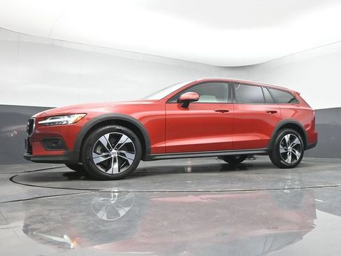 Used 2024 Volvo V60 B5 Cross Country Plus w/ Climate Package AWD/4WD image 13