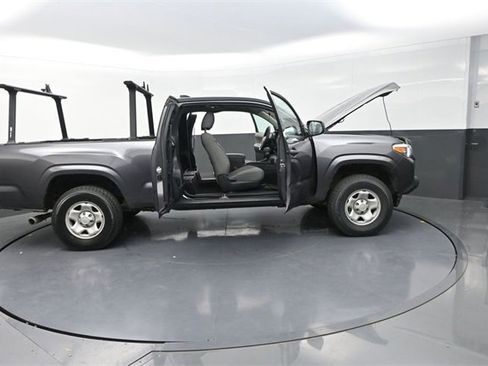 Used 2022 Toyota Tacoma SR image 32