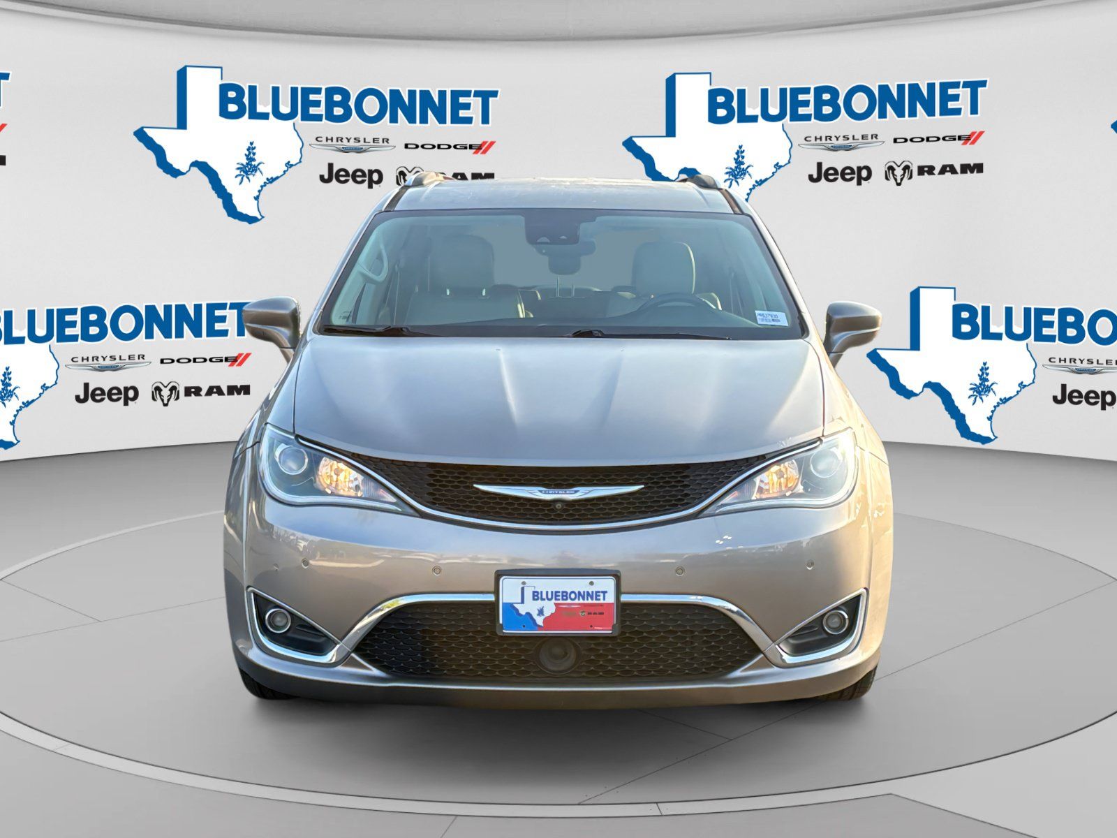 Used 2017 Chrysler Pacifica Touring-L Plus w/ Advanced Safetytec Group FWD image 2