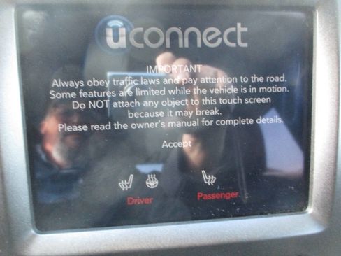 Used 2019 Jeep Cherokee Trailhawk w/ Cold Weather Group image 34