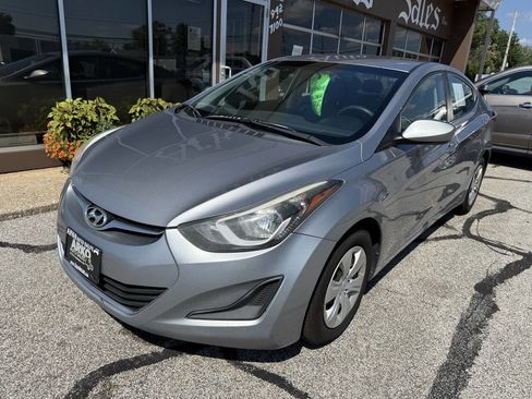 Used 2016 Hyundai Elantra SE image 1