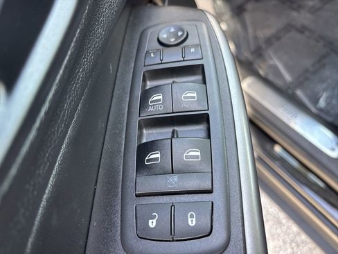 Used 2019 Jeep Cherokee Limited FWD image 17