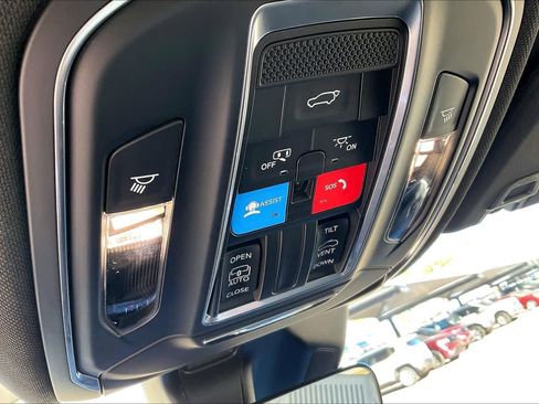 New 2025 Jeep Grand Cherokee Altitude AWD/4WD image 17