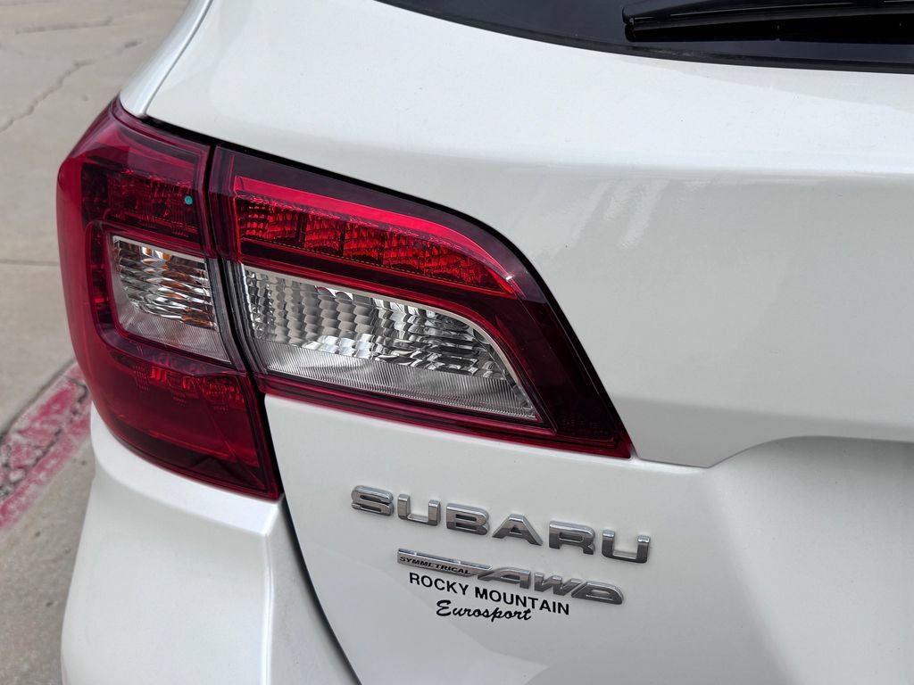 Used 2018 Subaru Outback 2.5i Touring w/ Popular Package #3 AWD/4WD image 9