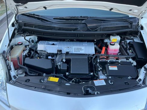 Used 2015 Toyota Prius Three image 21