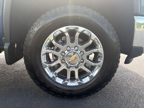 Used 2025 Chevrolet Silverado 2500 LTZ w/ LTZ Plus Package AWD/4WD image 13