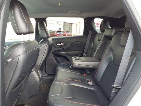 Used 2020 Jeep Cherokee Trailhawk image 5