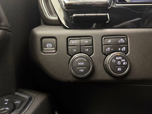 Used 2024 Chevrolet Silverado 3500 High Country w/ Technology Package AWD/4WD image 33