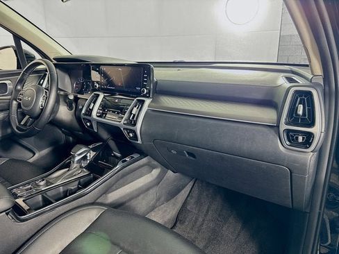 Certified 2022 Kia Sorento SX image 30