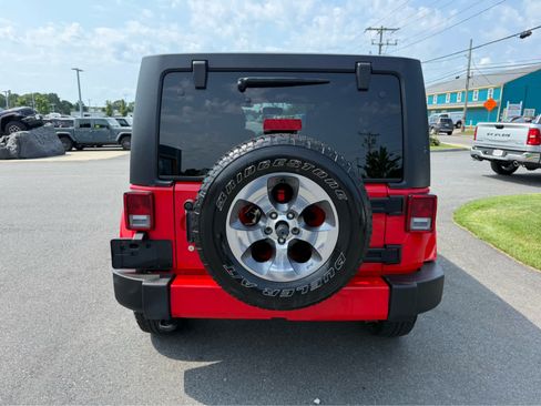 Used 2017 Jeep Wrangler Unlimited Sahara w/ Dual Top Group AWD/4WD image 7