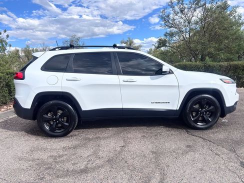 Used 2016 Jeep Cherokee High Altitude AWD/4WD image 10