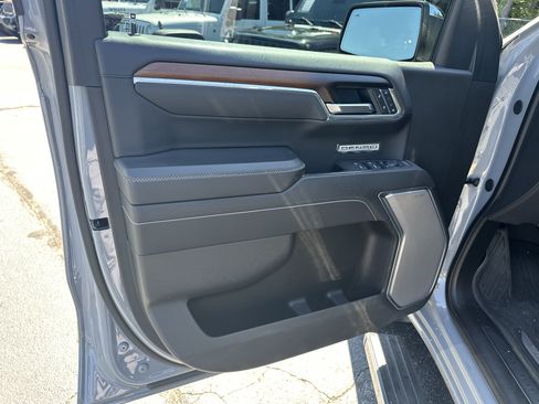 Used 2025 GMC Sierra 1500 Denali w/ Denali Reserve Package AWD/4WD image 11