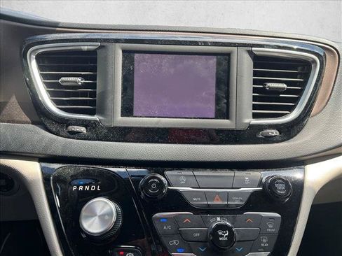 Used 2021 Chrysler Voyager Lxi FWD image 11