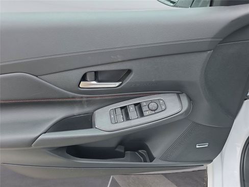 New 2026 Nissan Sentra SR w/ SR Premium Package FWD image 17