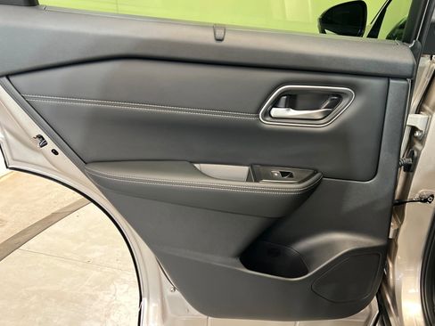 New 2026 Nissan Rogue Platinum image 18