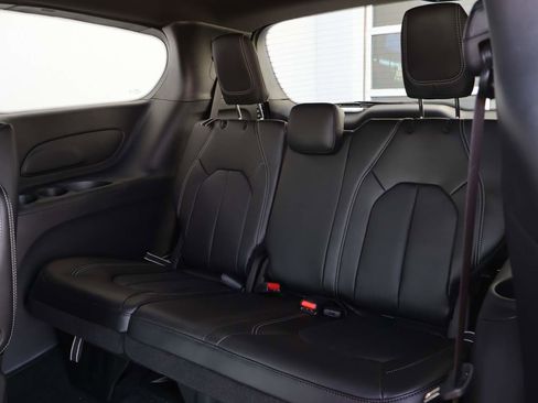 New 2026 Chrysler Pacifica Select FWD image 11