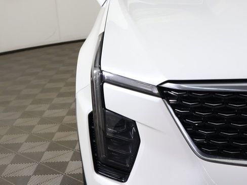 Used 2024 Cadillac XT4 Premium Luxury image 13