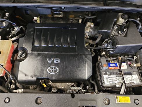 Used 2012 Toyota RAV4 Limited image 27