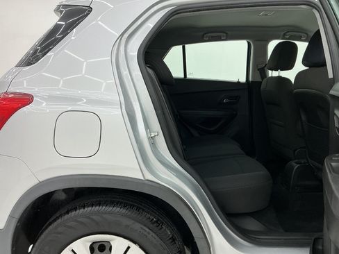 Used 2018 Chevrolet Trax LS FWD image 21