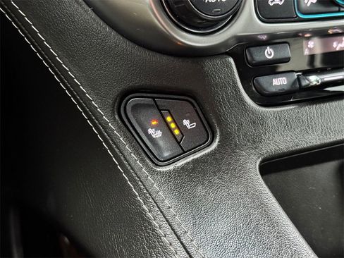 Used 2018 Chevrolet Tahoe LT w/ Luxury Package image 27