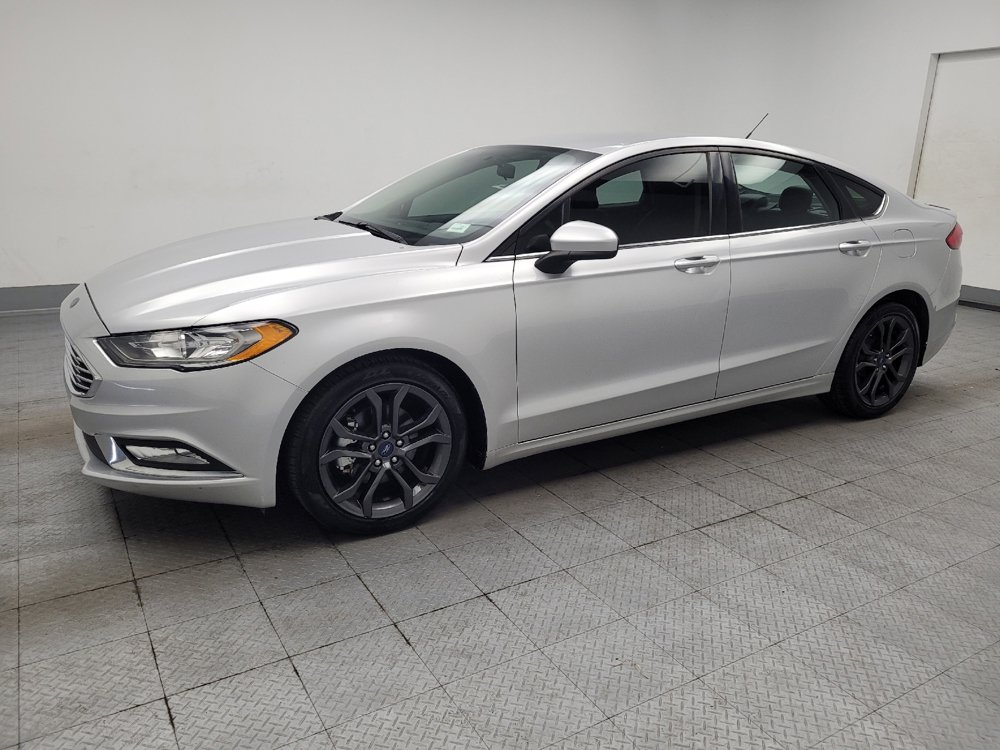 Used 2018 Ford Fusion SE w/ Equipment Group 201A FWD image 2