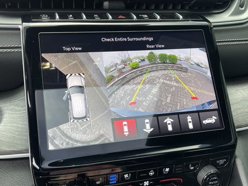 Used 2024 Jeep Grand Cherokee Limited w/ Luxury Tech Group II image 30