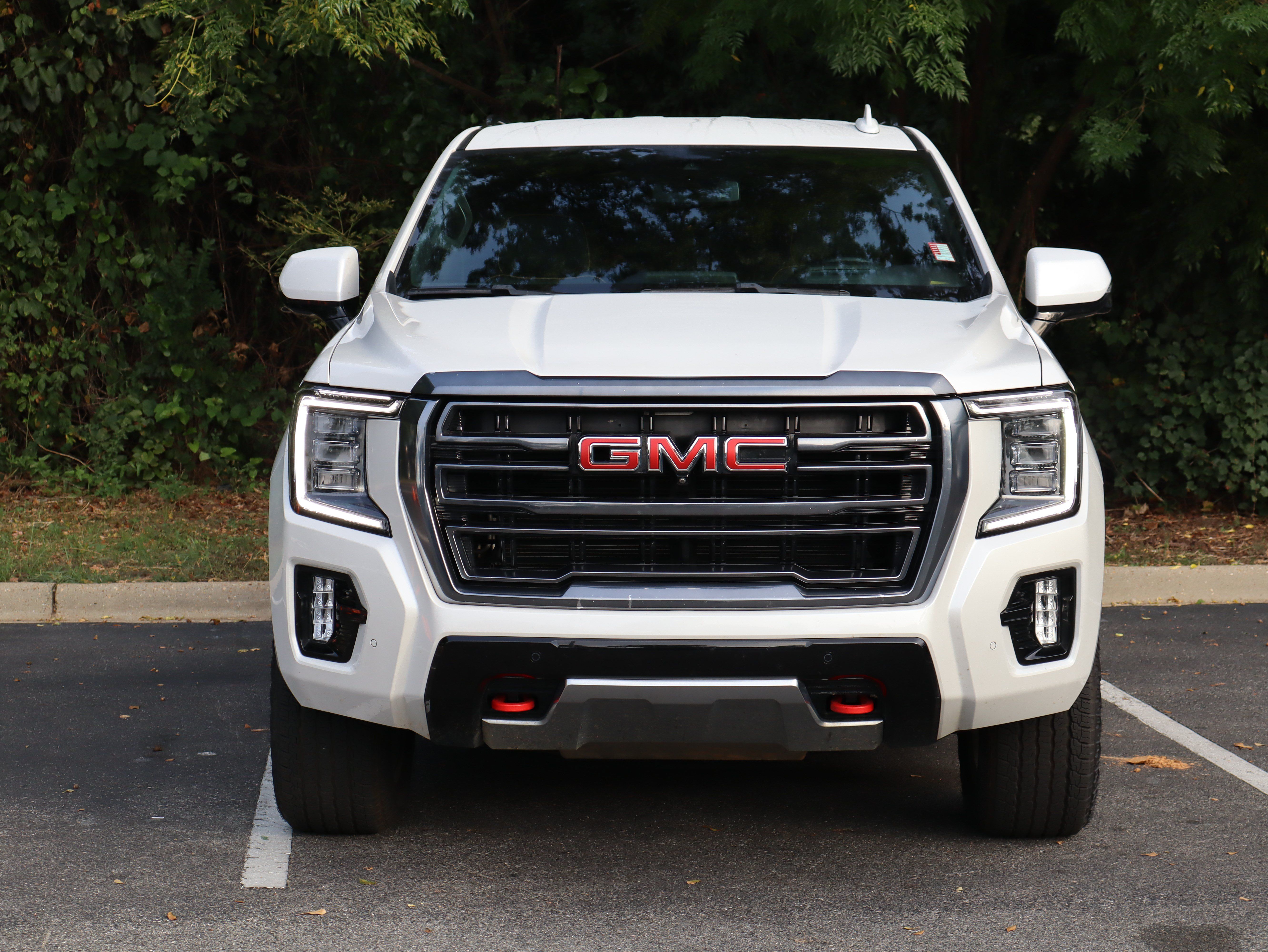 Used 2024 GMC Yukon AT4 w/ Technology Package AWD/4WD image 3