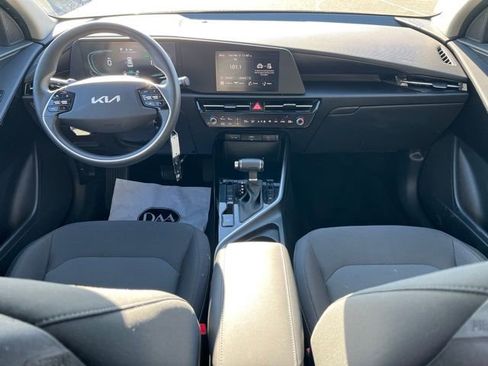 Certified 2024 Kia Niro LX image 12