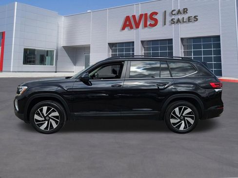 Used 2025 Volkswagen Atlas SE image 2