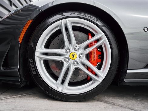 Used 2022 Ferrari 812 GTS image 3