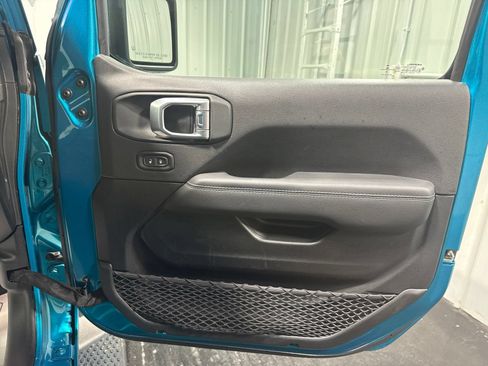 Used 2020 Jeep Wrangler Unlimited Sahara AWD/4WD image 13