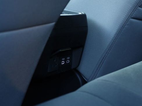 Used 2025 Toyota Tacoma TRD Off-Road image 8