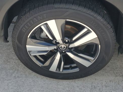 Used 2021 Nissan Rogue Platinum image 11