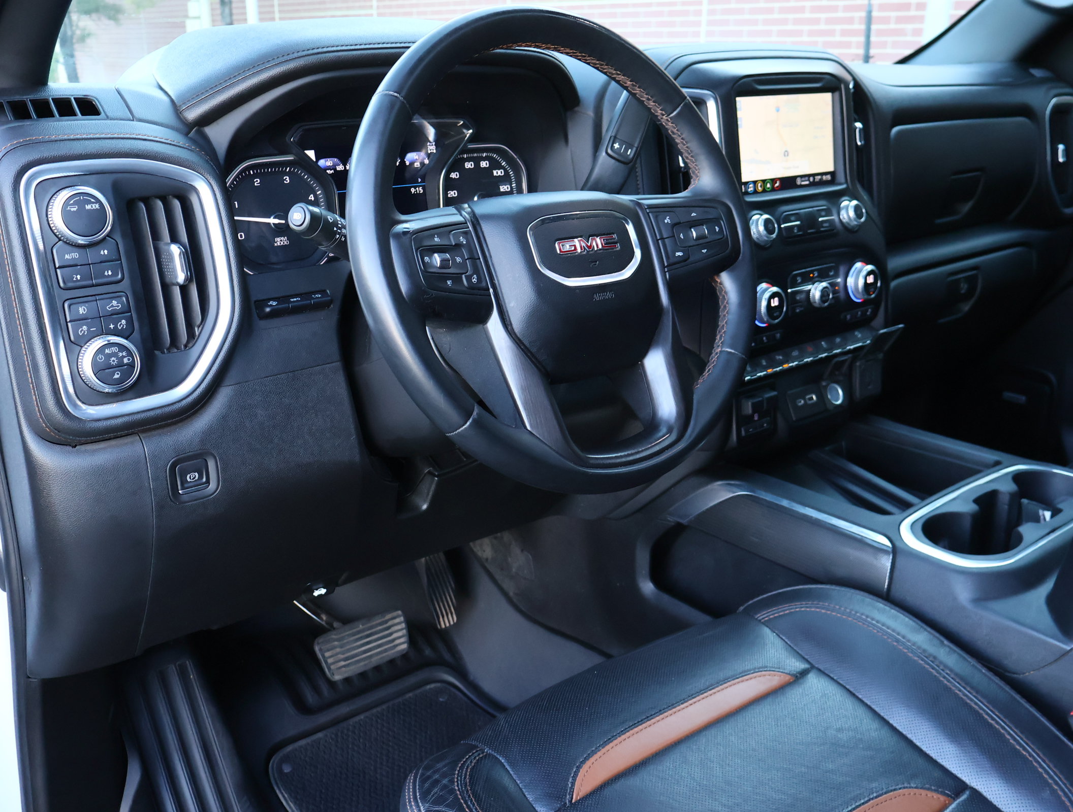 Used 2023 GMC Sierra 2500 AT4 w/ AT4 Preferred Package AWD/4WD image 3